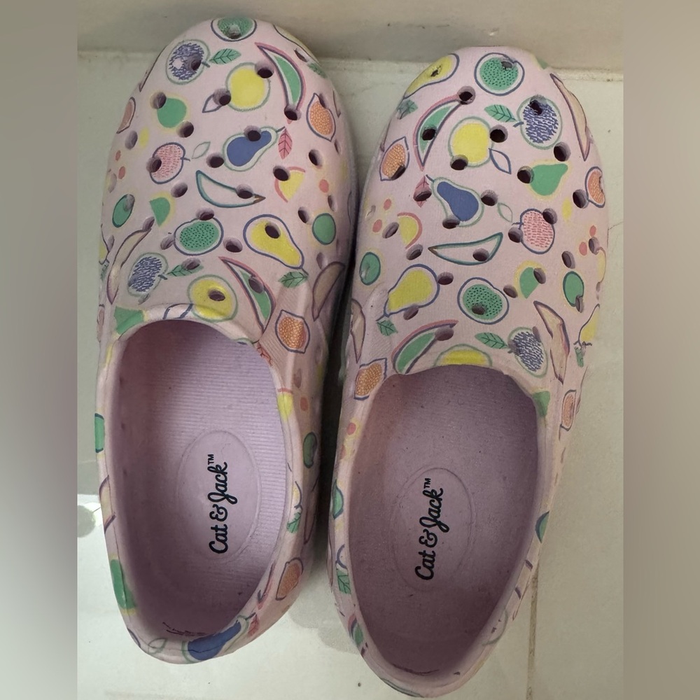 Cat & Jack toddler girl water shoes size 8